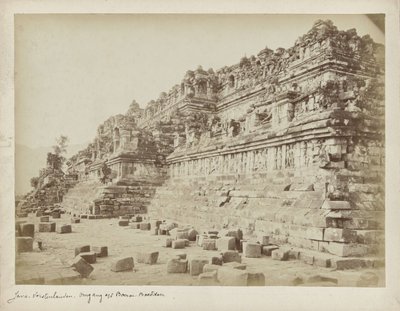 Fotografia di Borobudur prima del suo primo restauro da Anonymous